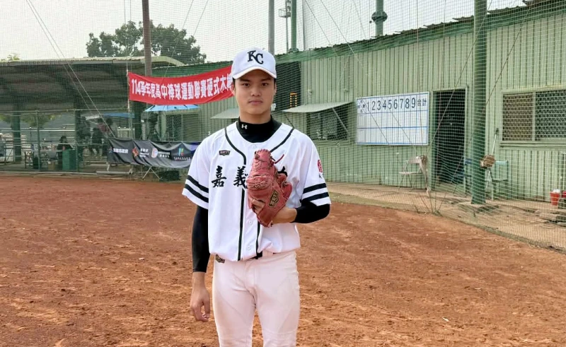 嘉義高中先發投手蔡銘祐15k完封。學生棒聯提供