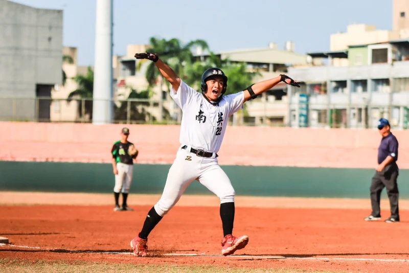 林鵬偉致勝一擊包辦4打點。學生棒聯提供