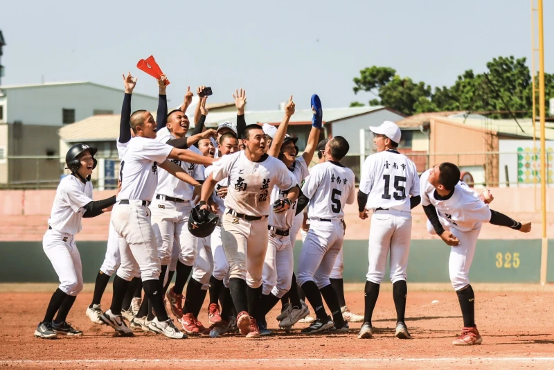 南英8局辛苦開胡。學生棒聯提供