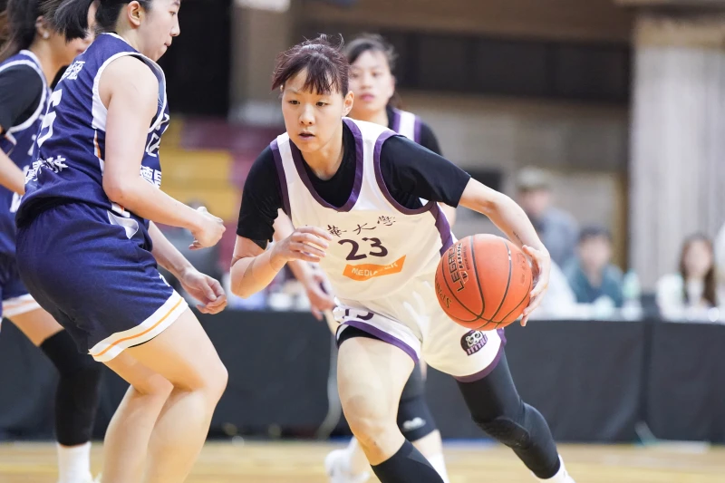 清華大學張聿敏20分15籃板外帶3助攻6抄截2阻攻。大專體總提供