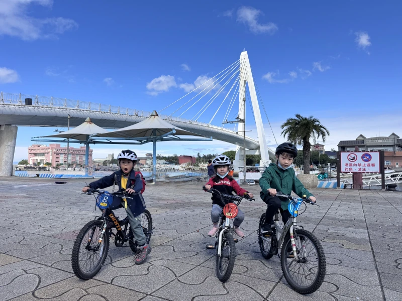 新北河濱公園自行車租借站-淡江站試營運，邀請您搶先體驗。自行車新文化基金會提供