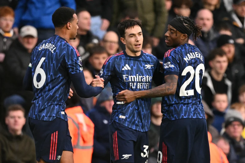 替補邊鋒馬杜埃克（Noni Madueke，右），貢獻了前兩個進球的助攻。法新社