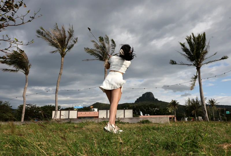 以前打高爾夫是社交，現在揮桿跟大自然對話。特約記者郭運復攝