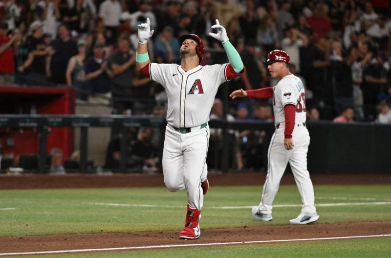 上賽季狂轟49轟的重砲手蘇雷亞茲（Eugenio Suarez）加盟紅人。法新社