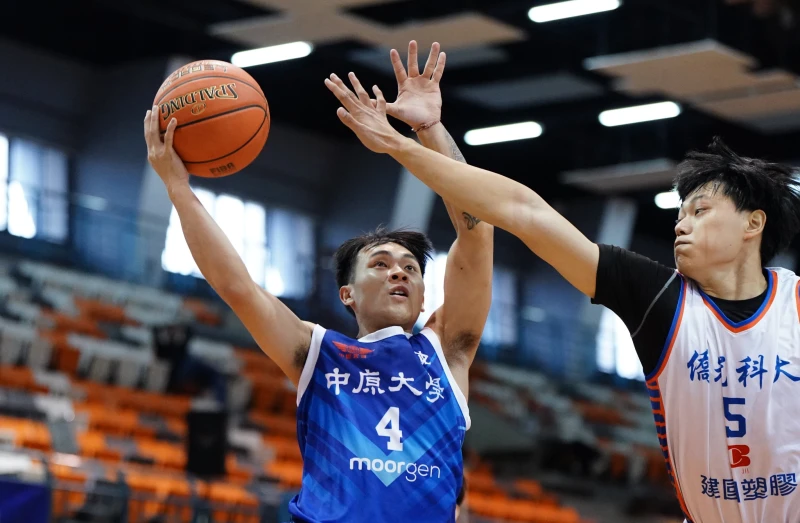 中原陳恩拿下19分並傳出8次助攻串起球隊攻勢。大專體總提供