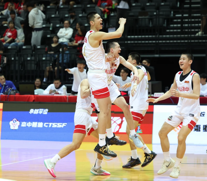 南山姚冠佑準絕殺。高中體總提供