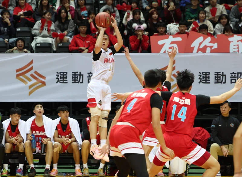 南山陳展維。高中體總提供