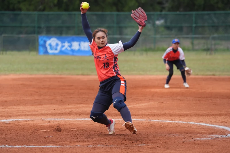 朱怡珊完封中信學院，高師大終於開胡。大專體總提供