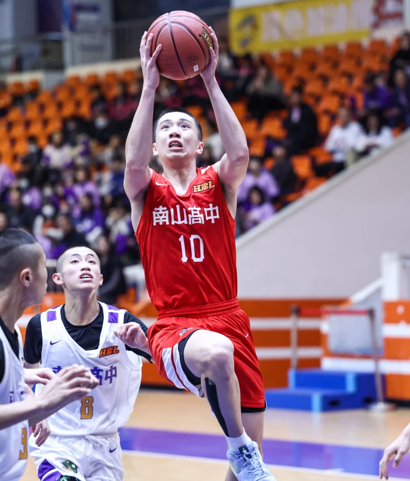 謝旻耕0.1壓哨率南山連2場準絕殺。高中體總提供