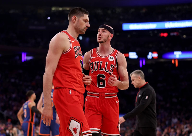 塞爾提克在交易截止日前從公牛交易來武切維奇(Nikola Vucevic，左)，補足缺乏的中鋒戰力。法新社