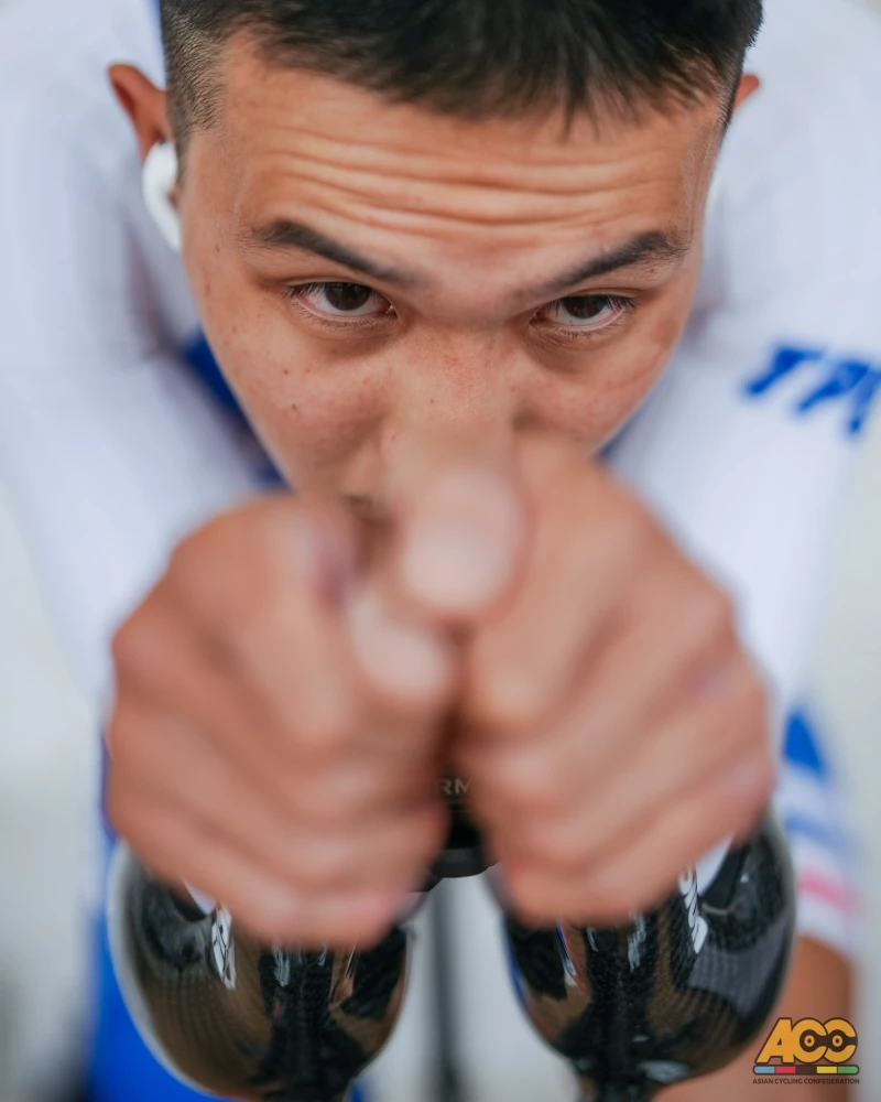 杜志濠在2026自由車公路亞錦賽首戰告捷，取得個人計時賽銅牌，同時也取得2026名古屋亞運首張自由車賽事門票。摘自@AsianCyclingConfederation