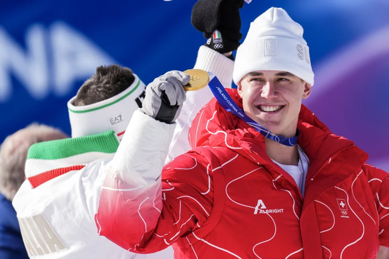 瑞士的馮艾爾曼（Franjo von Allmen）奪下今年冬奧首金。法新社