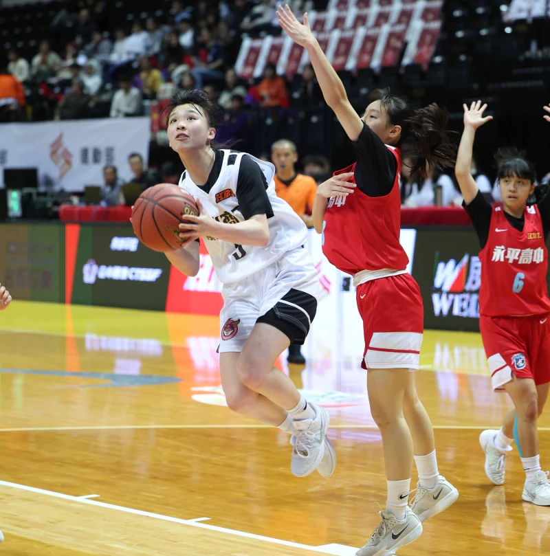 淡商鄭敬璇25分。高中體總提供