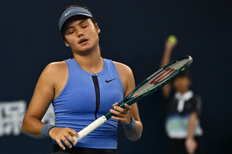 英國網球甜心拉杜卡努(Emma Raducanu)於卡達公開賽首輪打到第三盤退賽。法新社