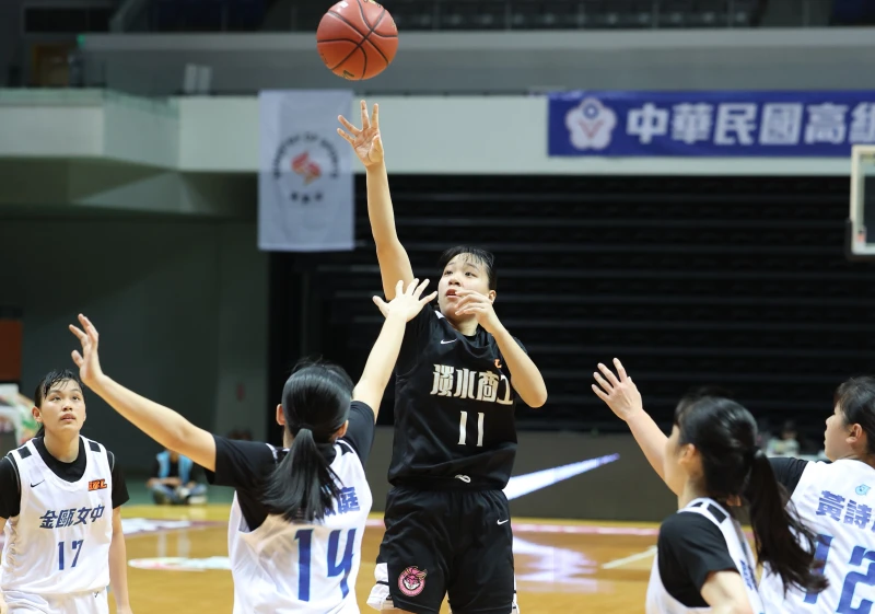 淡商高一菜鳥張雨曈生涯新高34分12籃板。高中體總提供