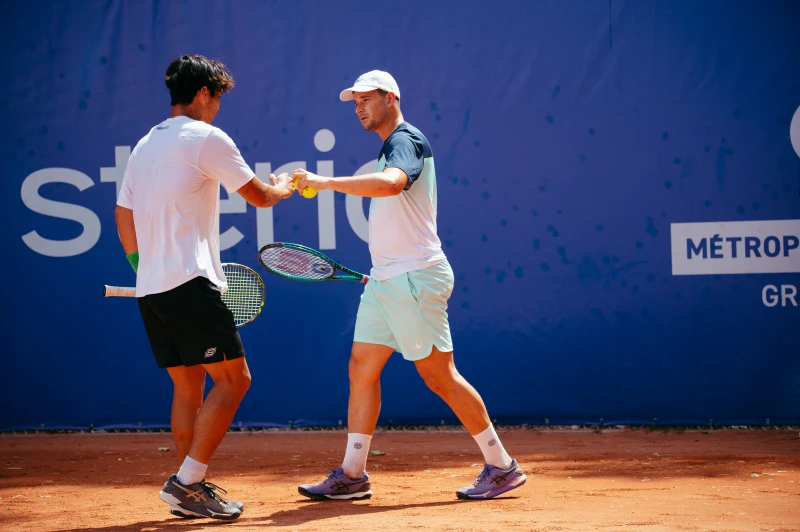 何承叡(左)成台將史上第二位打進ATP500等級雙打4強的台將。法新社