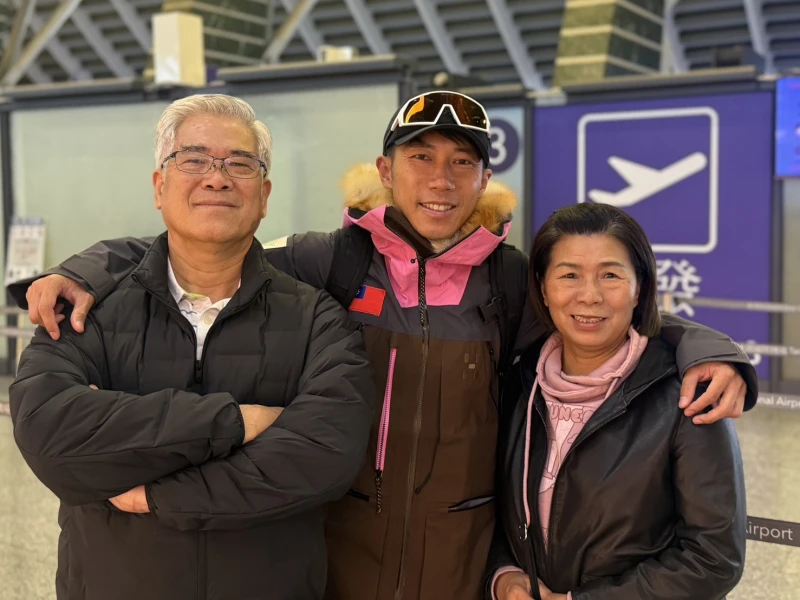 陳彥博(中)啟程瑞典挑戰185公里極地賽事。陳彥博提供