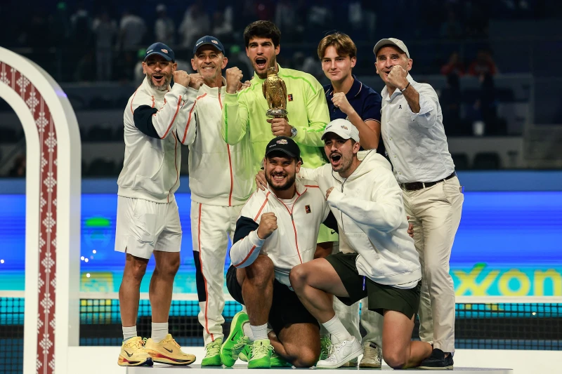 西班牙現任球王艾卡拉茲（Carlos Alcaraz）輕鬆拿下卡達冠軍。法新社