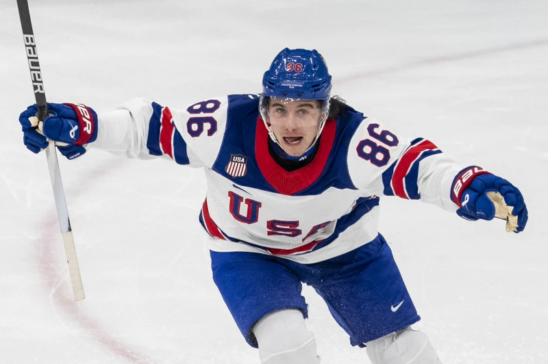 傑克休斯（Jack Hughes）為美國射進致勝球。法新社