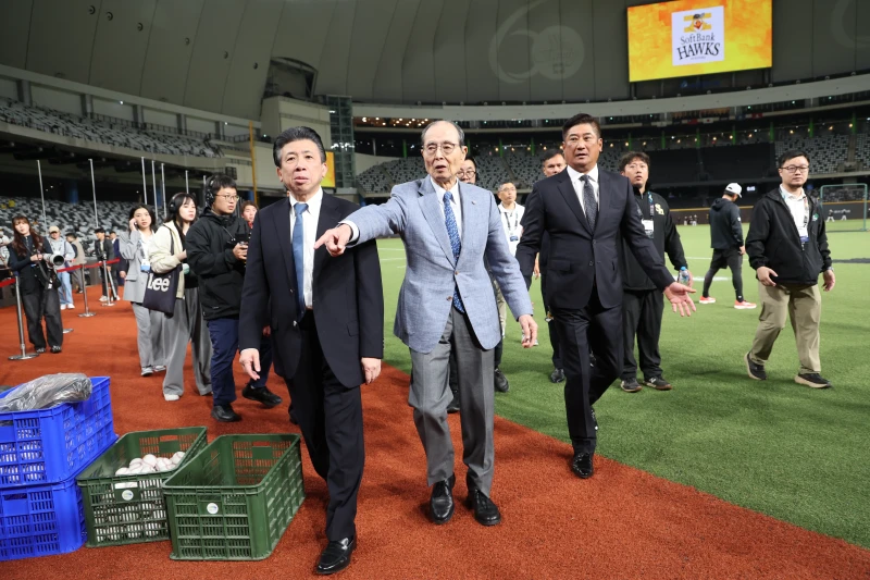 王貞治與辜仲諒。記者李天助攝