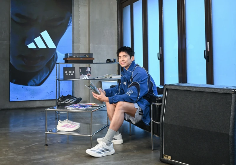 全新Adidas Adizero Evo Sl輕快腳感搭配節奏引領跑步新體驗。官方提供