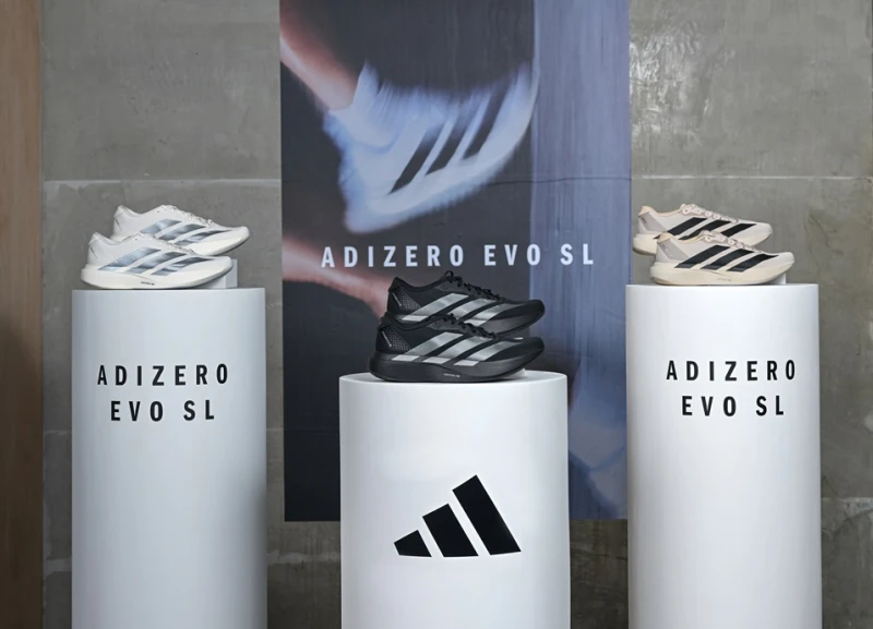 adidas Adizero Evo Sl全腳掌採用 Lightstrike Pro 中底科技提供卓越能量回饋。官方提供