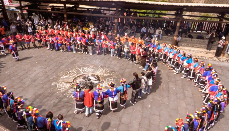 115 年全國大專校院運動會聖火傳遞至阿里山特富野部落,鄒族戰祭Mayasvi儀式為全大運祈福。大會提供