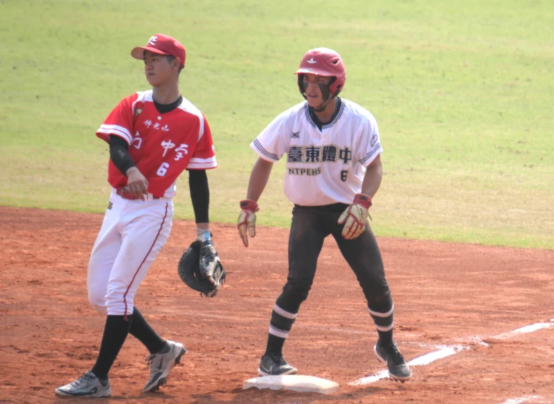 黃靖哲（右）雙安帶有1打點。吳敏欣攝