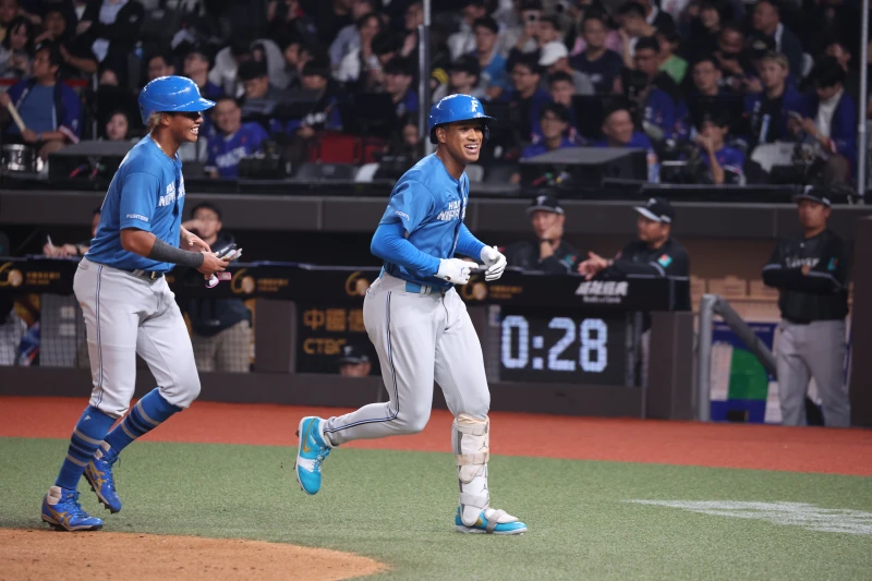 万波中正。記者李天助攝