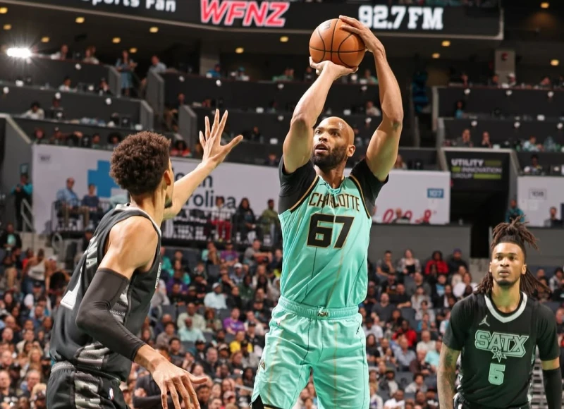 吉布森（Taj Gibson，中）加盟灰熊開啟生涯第17賽季。摘自吉布森ＩＧ