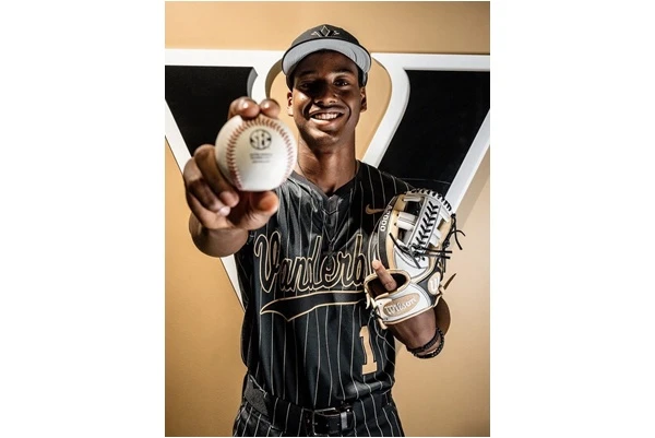 小康崔拉斯(Joseph Contreras)。年僅17歲的他,已承諾將就讀棒球強權范德堡大學。@Shawn_Spradling