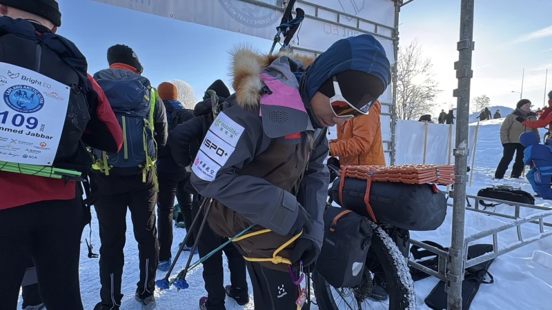 陳彥博出發前再仔細檢查裝備。陳彥博提供