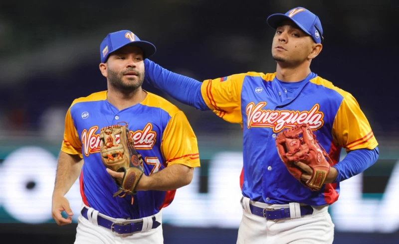 休士頓太空人球星奧圖維（Jose Altuve，左）因保險問題無法為委內瑞拉打經典賽。法新社