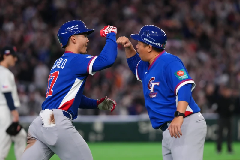 費爾柴德開轟。記者劉峻誠攝