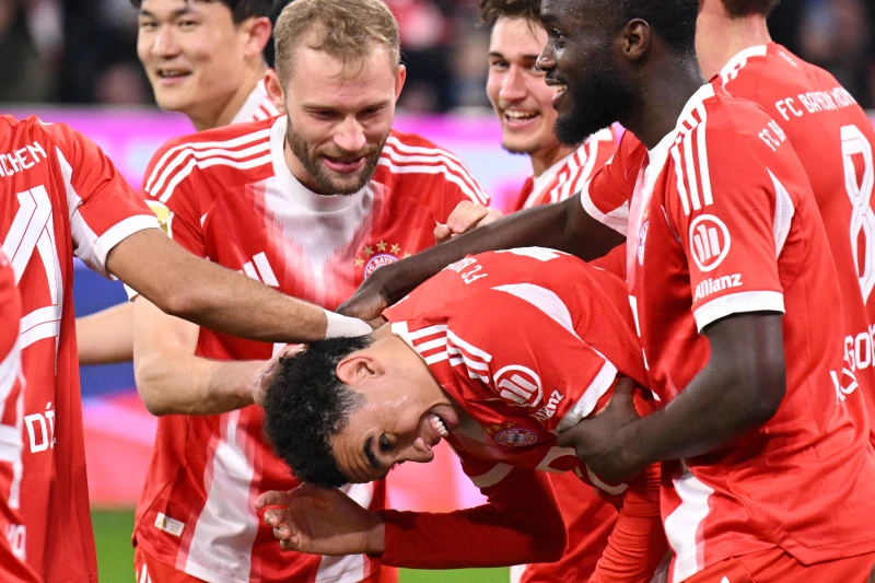 休養長達半年的穆西亞拉（Jamal Musiala，中）操刀12碼穩穩命中。法新社