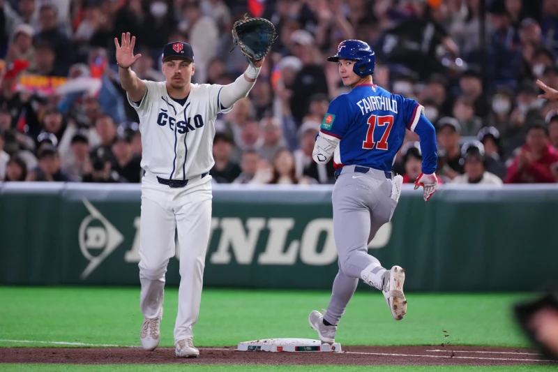 費仔上壘。記者劉峻誠攝