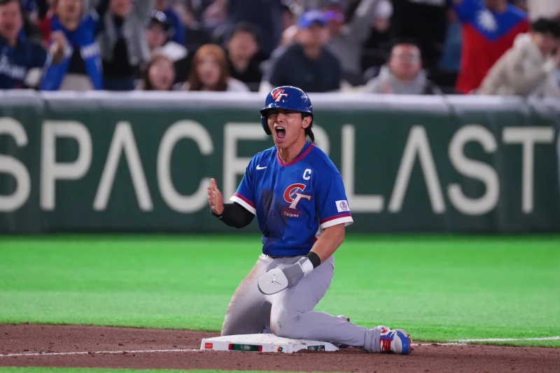 陳傑憲骨裂滑壘。記者劉峻誠攝