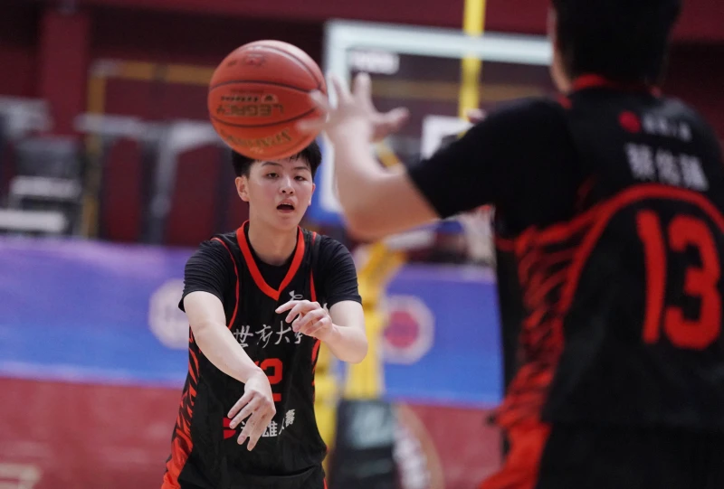 世新游沁樺單場送出11次助攻抓11籃板演出另類雙十。大專體總提供