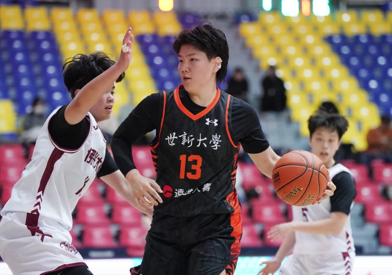 世新蔡佑蓮18分8籃板9助攻。大專體總提供