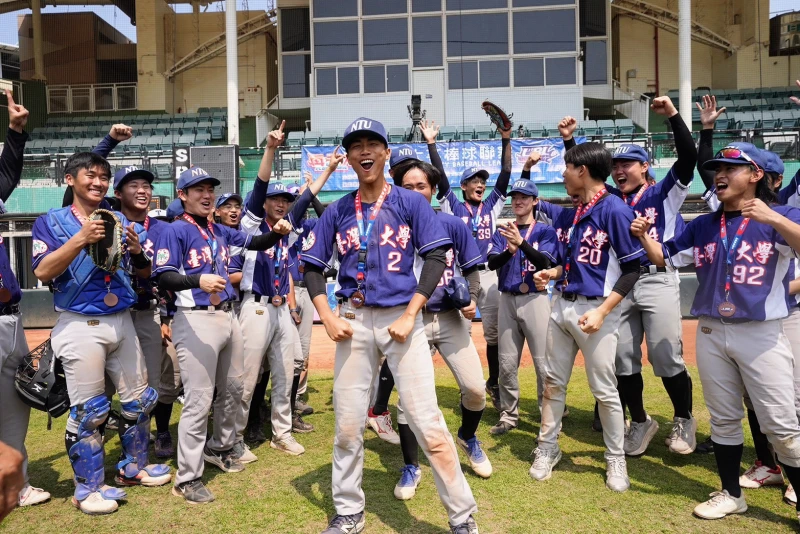 台灣大學奪下季軍。大專體總提供