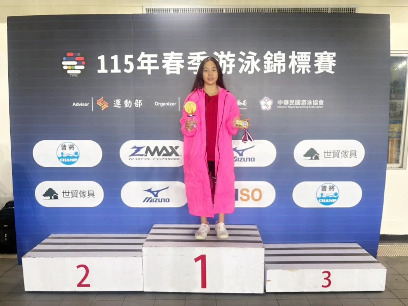 何康婗在春季泳賽摘下五金三破大會紀錄。何兆基提供