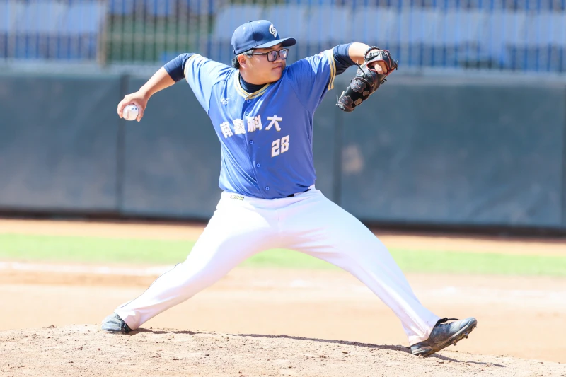 張弘霖完投敗。大專體總提供