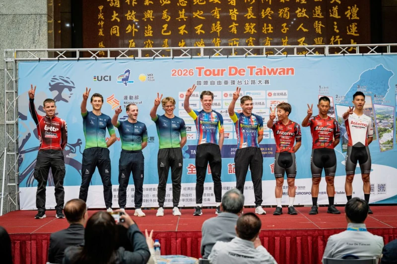 四支國際車隊特別出席環台賽記者會對台灣美食有深刻印象。自由車協會提供