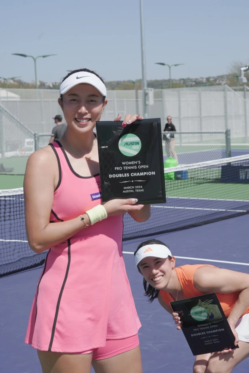 加藤美優(右)協助下，幫詹皓晴破了冠軍荒。劉雪貞提供