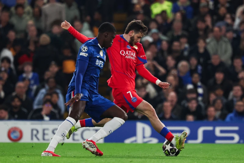 克瓦拉茨赫利亞（Khvicha Kvaratskhelia）的一傳一射助PSG挺進8強。法新社