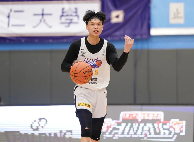 黎明學院田曜樂13分7籃板包含3顆外線。大專體總提供