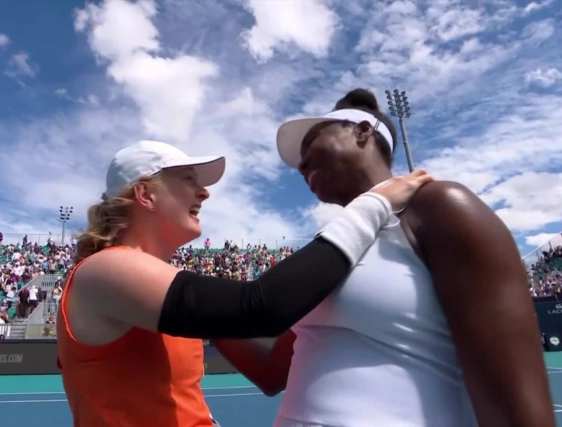 患有EEC症候群的英國25歲女將瓊絲（Francesca Jones，左）打敗偶像大威廉絲（Venus Williams）。摘自推特