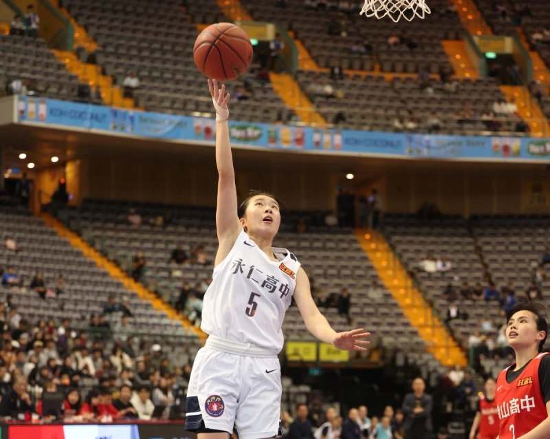 永仁吳沛萱一拋致勝。高中體總提供