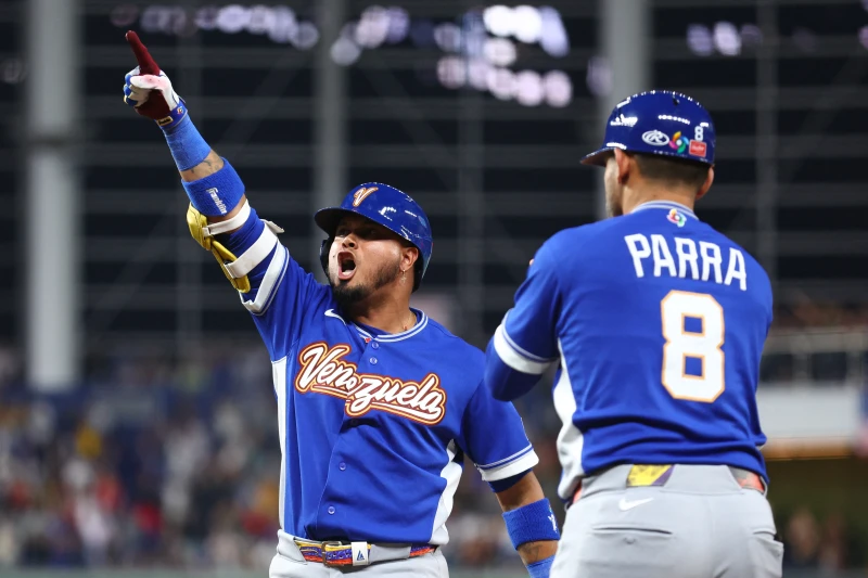 舊金山巨人當家二壘手厄萊茲（Luis Arraez）帶著經典賽奪冠的喜悅返回母隊。法新社