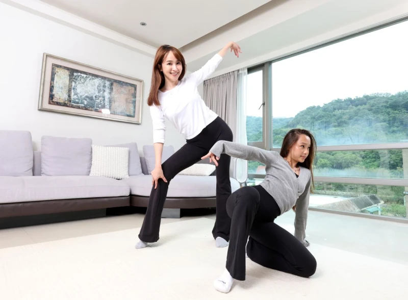 在家的舞聚是蔡逸帆生活的日常，只要有空母女倆就會切磋舞技。特約記者 郭運復攝